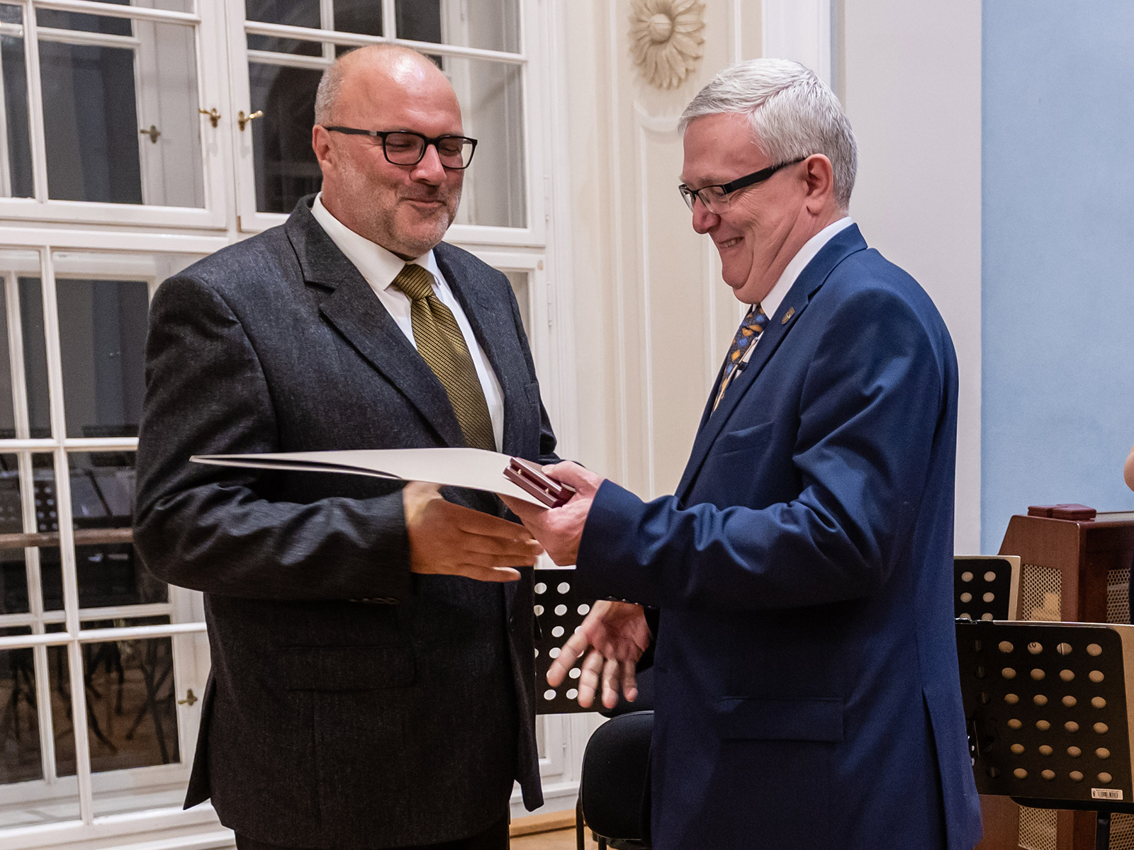 Předání ceny na slavnostním večeru 20. října 2022 v sále pražské HAMU