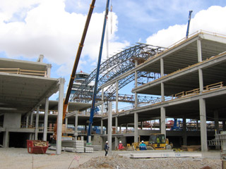 Terminál Sever 2 na Letišti Václava Havla, Praha (2004–2005)