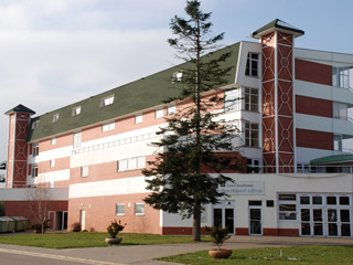 Tribuna D Dostihového závodiště Pardubice