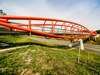 Lávka přes dálnici D8 u Ústí nad Labem (Kočičí oči) (2007)