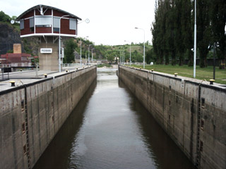 Rekonstrukce a modernizace velké plavební komory v Podbabě (1994–1996)