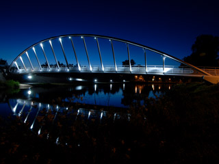 Lávka pro cyklisty přes řeku Vltavu v Českých Budějovicích (2006)