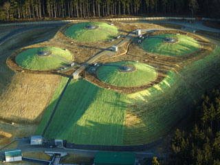 Podzemní předpjaté betonové nádrže na pohonné hmoty, Loukov (2011)