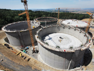 Předpjaté nádrže na pohonné hmoty v Loukově